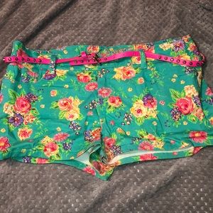 FloralSpring/Summer denim shorts pink studded belt